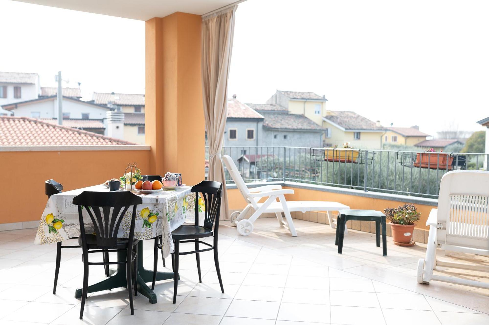Terrazza Baciata Dal Sole Lazise Exterior foto