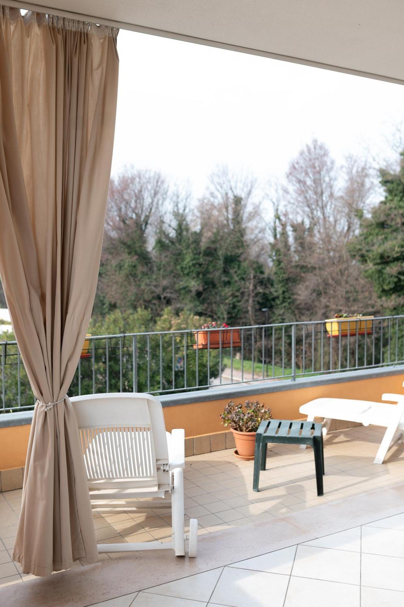 Terrazza Baciata Dal Sole Lazise Exterior foto